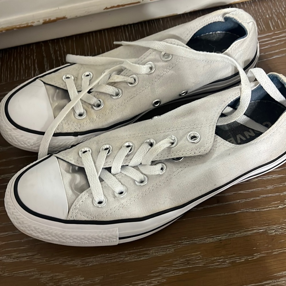 Converse. US 8.